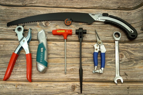 Chuẩn bị đầy đủ các dụng cụ cần thiết để nối dây cáp thép